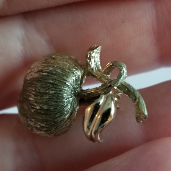 Vintage fruit brooch small pin gold tone apple peach plum - Picture 5 of 8